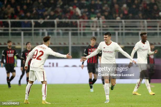 Roger Ibanez of AS Roma celebrates with Stephan El Shaarawy after scoring the team's first goal during the Serie A match between AC Milan and AS Roma...