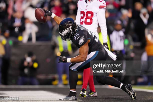 Boston Scott of the Philadelphia Eagles celebrates after his rushing touchdown during the first quarter against the New York Giants at Lincoln...