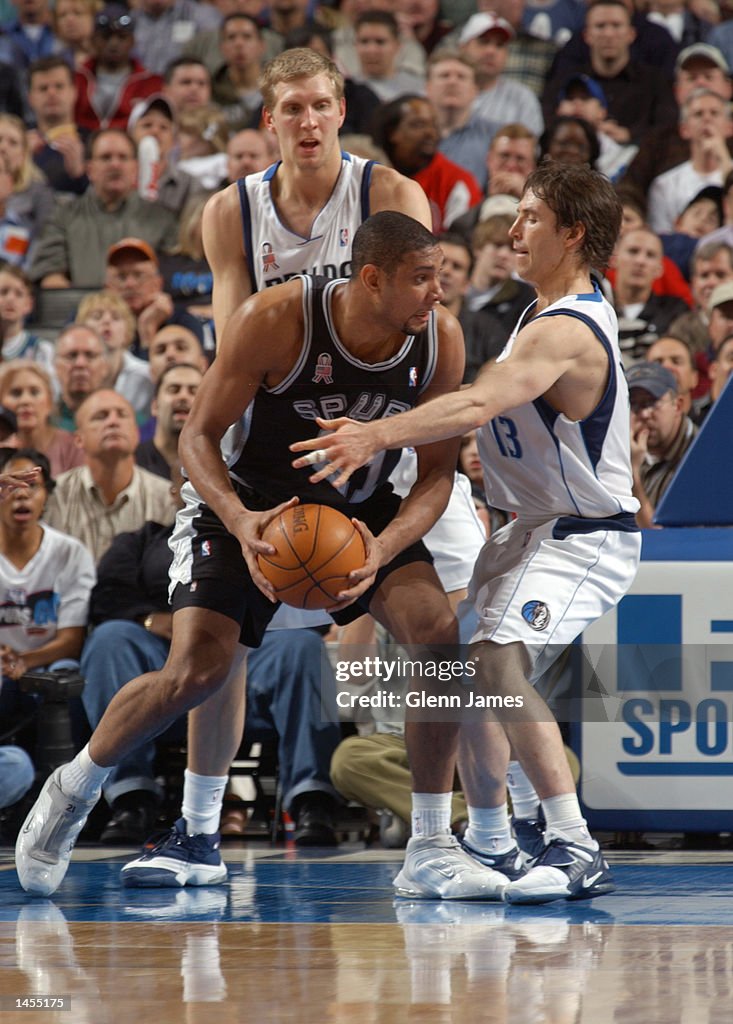 Tim Duncan #21 of the Dallas Mavericks drives against Steve Nash #13 of the San Antonio Spurs