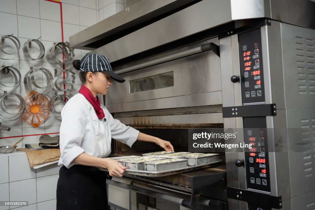 Toast Chef Female Chef Preparing Toast High-Res Stock Photo - Getty Images
