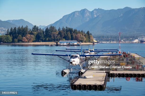 air seaplanes at vancouver harbor flight centre - port airport stock pictures, royalty-free photos & images