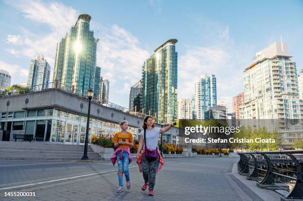 morning walk in vancouver canada - vancouver canada stockfoto's en -beelden