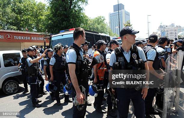 Turkish Riot Vehicles 210 Turkish National Police Department Stock Photos, High-Res Pictures ...