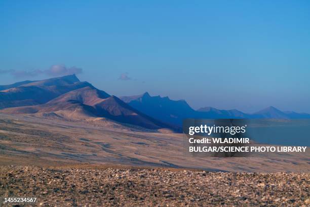 mountain range along pacific coast, chile - south pacific ocean ストックフォトと画像