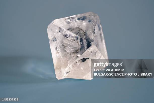 uncut diamond - raw diamond stockfoto's en -beelden