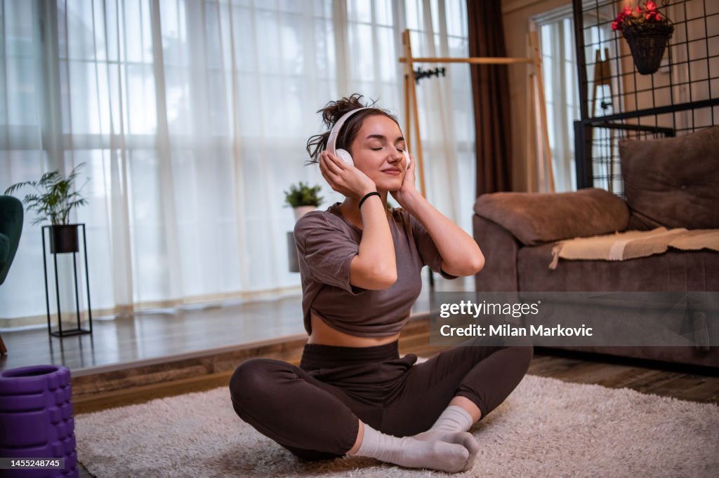 Young fitness woman training in living room.