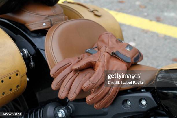 leather gloves on motorbike outdoors on the street - gants de sport photos et images de collection