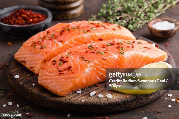 high angle view of salmon slice on cutting board,indonesia - salmon steak stockfoto's en -beelden
