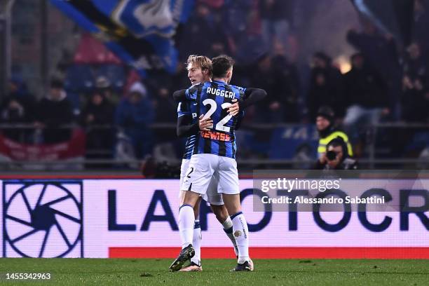 Rasmus Hojlund of Atalanta BC celebrates with teammate Matteo Ruggeri after scoring the team's second goal during the Serie A match between Bologna...