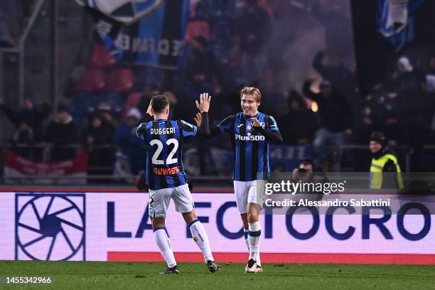 Rasmus Hojlund of Atalanta BC celebrates with teammate Matteo Ruggeri after scoring the team's second goal during the Serie A match between Bologna...