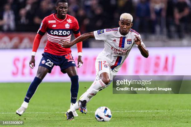 Thiago Mendes of Lyon controls the ball during the Ligue 1 match between Olympique Lyonnais and LOSC Lille at Groupama Stadium on October 30, 2022 in...