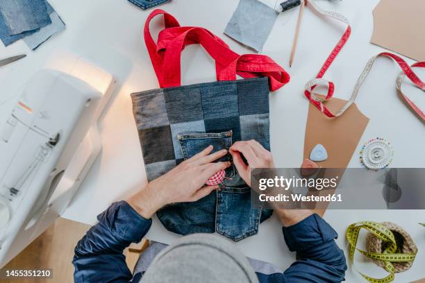 fashion designer stitching pocket on shopping bag - stitch bildbanksfoton och bilder