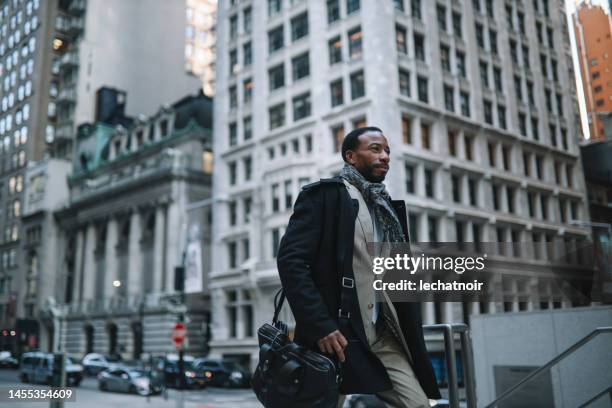 businessman in manhattan financial district - wall street lower manhattan stock pictures, royalty-free photos & images