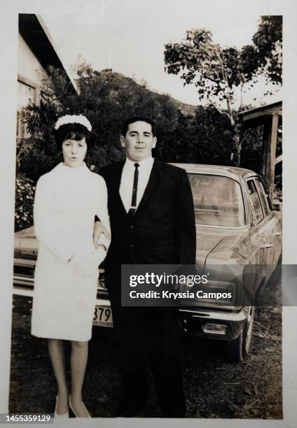 vintage photo of newlyweds in their  wedding in 1968 - 70s wedding black couple stock pictures, royalty-free photos & images