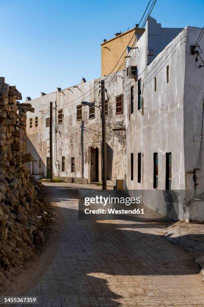 oman, dhofar, mirbat, empty old town street - dhofar stock pictures, royalty-free photos & images