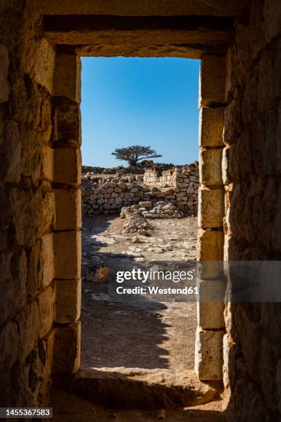 oman, dhofar, taqah, stone doorway in ancient ruins of sumhuram - salalah stock pictures, royalty-free photos & images