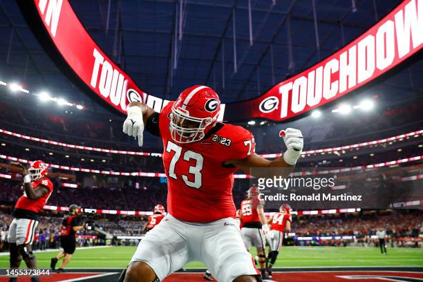 Xavier Truss of the Georgia Bulldogs celebrates with teammates after a touchdown in the first quarter against the TCU Horned Frogs in the College...