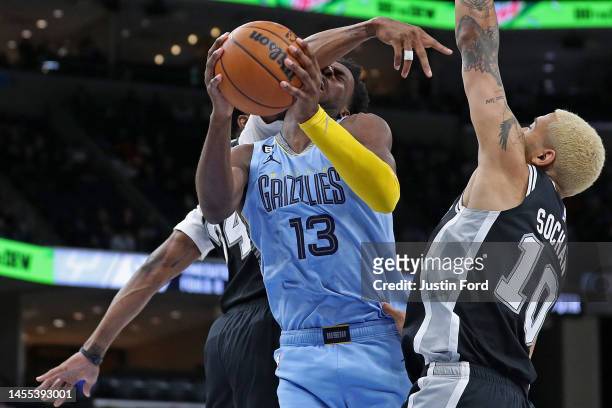 Jaren Jackson Jr. #13 of the Memphis Grizzlies goes to the basket during the second half against the San Antonio Spurs at FedExForum on January 09,...