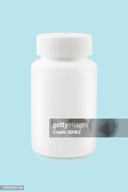 close-up of white medicine bottle against color background - recipiente para las píldoras fotografías e imágenes de stock