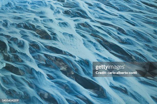 aerial abstract view taken by drone of icelandic glacier river during an autumn day, iceland, europe - kalfafell iceland stockfoto's en -beelden