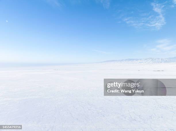 background image of snowfield and sky - snowfield fotografías e imágenes de stock