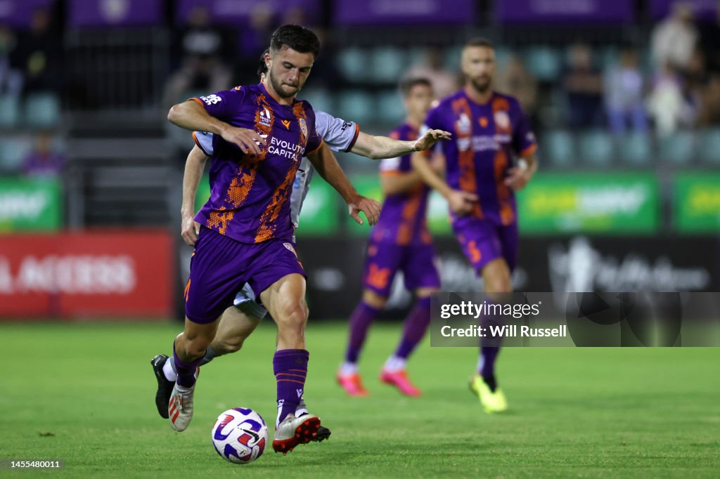 A-League Mens Rd 6 - Perth Glory v Brisbane Roar