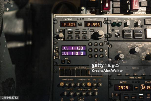 cockpit, flight deck of a commercial aircraft - radio hardware audio stock pictures, royalty-free photos & images