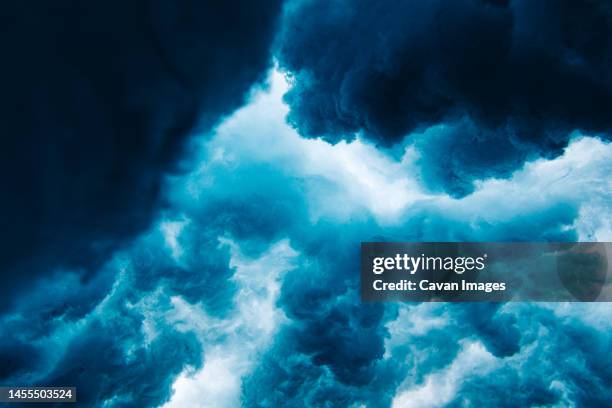 underwater view of big waves in the sea - thulusdhoo stock pictures, royalty-free photos & images