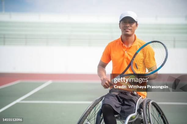 handicapped tennis player looking very happy - rollstuhltennis stock-fotos und bilder