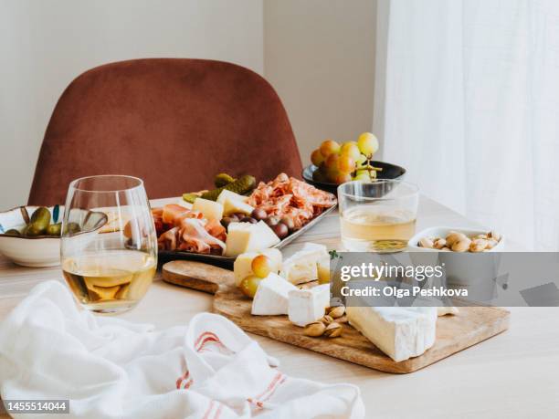 wine snack table. cheese, fuits and meat on wood table - charcuterie stockfoto's en -beelden