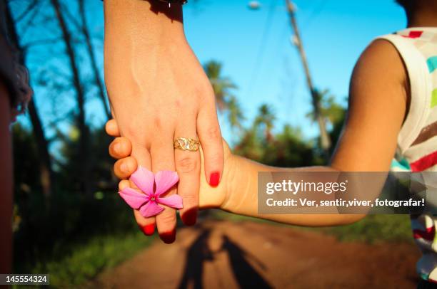 woman and girl holding hands - fotografar bildbanksfoton och bilder