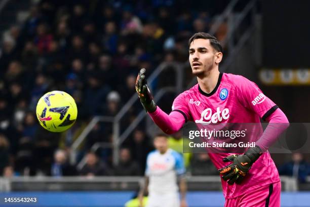 Alex Meret of SSC Napoli controls the ball during the Serie A match between FC Internazionale and SSC Napoli at Stadio Giuseppe Meazza on January 4,...