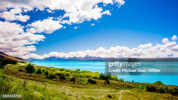 beautiful lake pukaki on the way to mount cook,lake pukaki,canterbury,new zealand - lake pukaki stockfoto's en -beelden