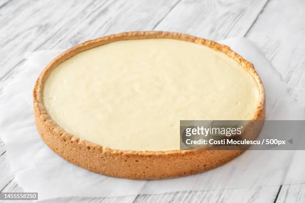 traditional cheesecake on the wooden table,romania - cheesecake fotografías e imágenes de stock