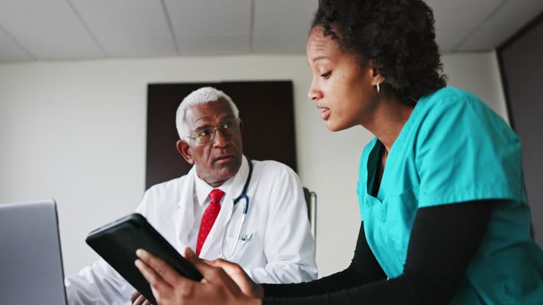 https://media.gettyimages.com/id/1455578337/video/black-doctor-and-nurse-consulting-on-a-patient-file.jpg?b=1&s=640x640&k=20&c=Nds04MVt8vgkzy2QdHeJtnUXidZTClywNaX99BlHXQY=