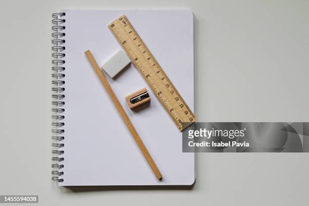 close-up of notepad and stationery on desk - strumento per scrivere foto e immagini stock