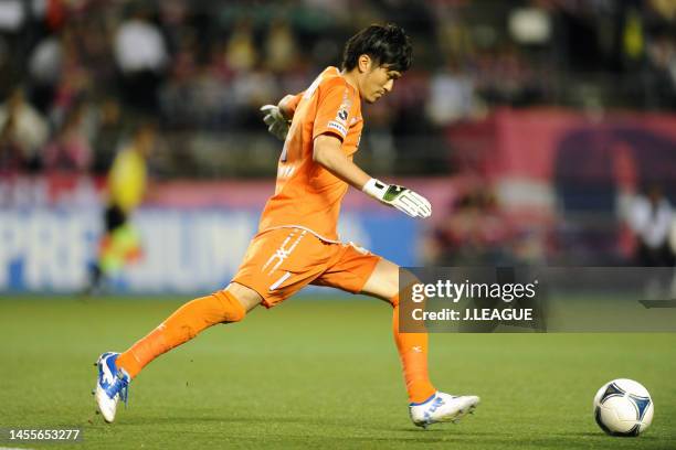 Kenya Matsui of Cerezo Osaka in action during the J.League Yamazaki Nabisco Cup Group A match between Cerezo Osaka and Kawasaki Frontale at Kincho...