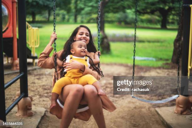 family relationship - babysit stockfoto's en -beelden