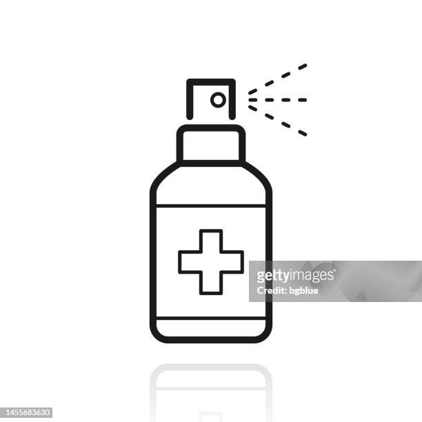 ilustraciones, imágenes clip art, dibujos animados e iconos de stock de spray desinfectante. icono con reflejo sobre fondo blanco - gel antiséptico