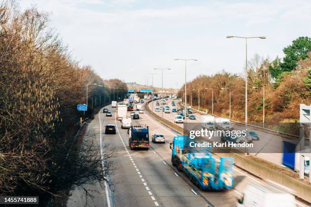 traffic on a busy multi-lane road - sign stock pictures, royalty-free photos & images