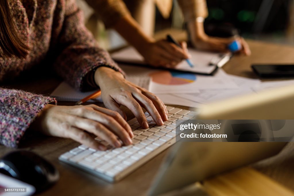 Typing Important Data And Highlighting Notes When Coworking On A ...