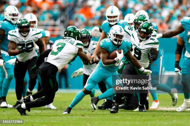 Jeff Wilson Jr. #23 of the Miami Dolphins carries the ball during an NFL football game against the New York Jets at Hard Rock Stadium on January 8,...