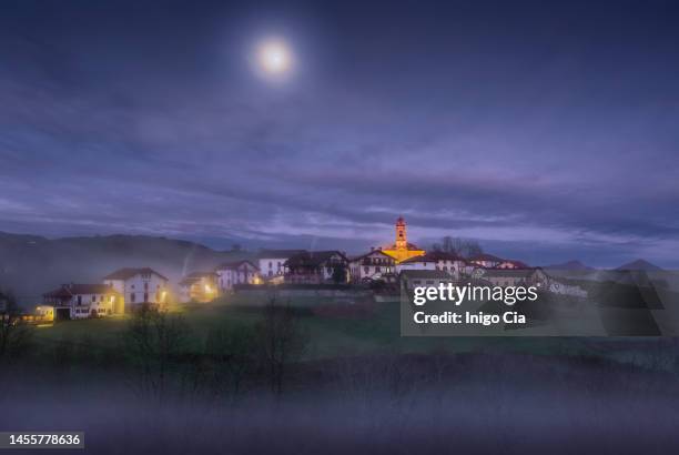 moonlight over a small village - mini moon 個照片及圖片檔