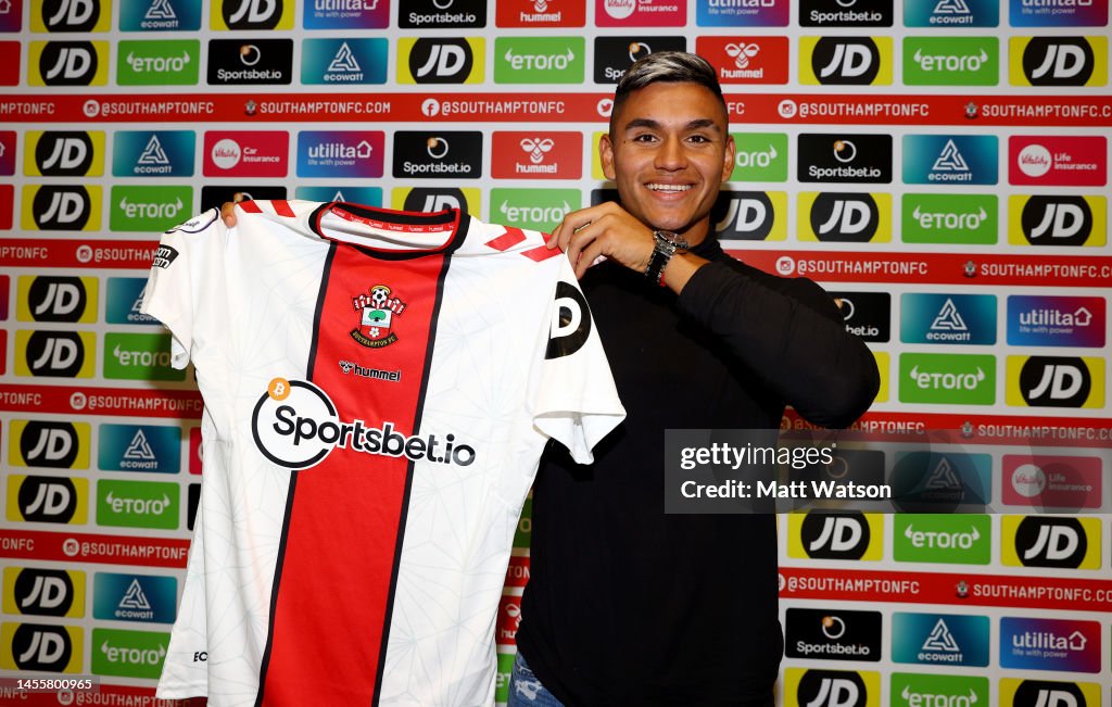 Southampton Unveil New Signing Carlos Alcaraz