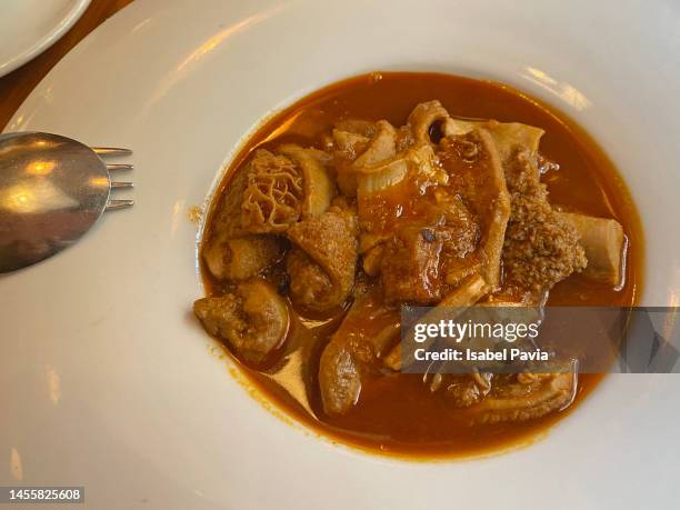 callos, spanish dish of pork tripe - pens stockfoto's en -beelden