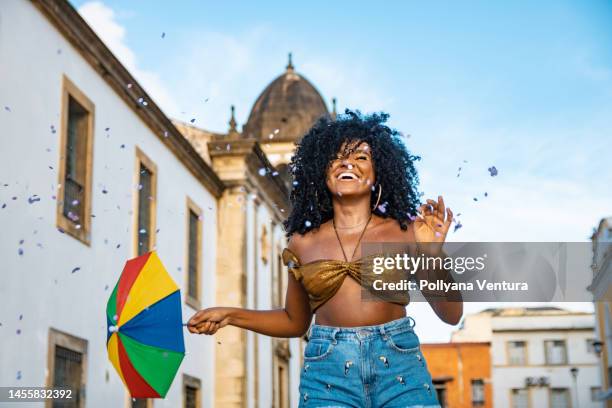 afro woman dancing frevo at brazilian carnival - art plus drama party stockfoto's en -beelden