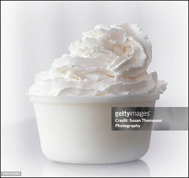 whipped cream - sahne stock-fotos und bilder