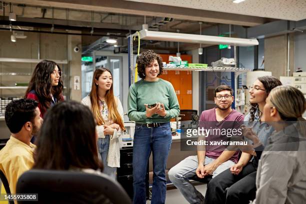 technical college students exchanging ideas - organised group stock pictures, royalty-free photos & images