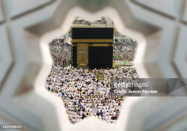kaaba in makkah with crowd of muslim people - place of worship ストックフォトと画像