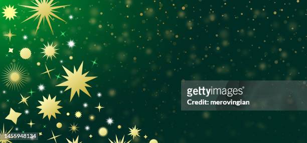 weihnachtsschmuck. leuchtende vektorsterne. sternmuster auf grünem hintergrund - christmas background green stock-grafiken, -clipart, -cartoons und -symbole